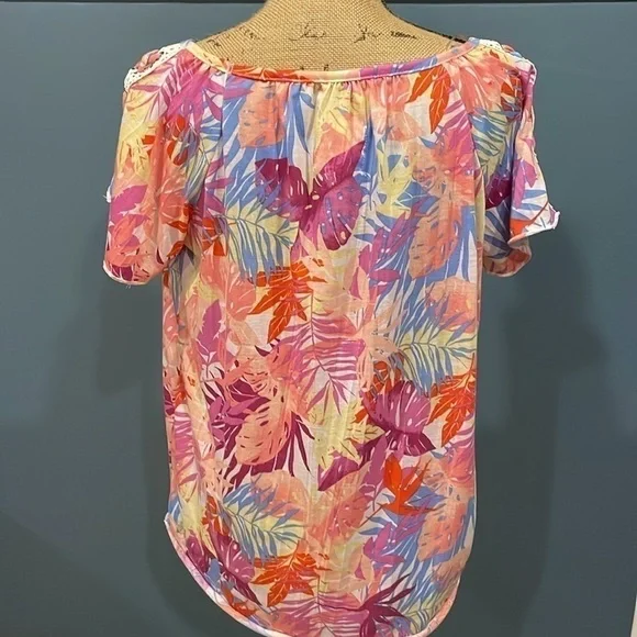 *3/$15 New York Laundry Blouse Small - Picture 9 of 11